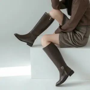 [롯데백화점]소보 이얀 벨트 단화 가죽 롱부츠 3cm