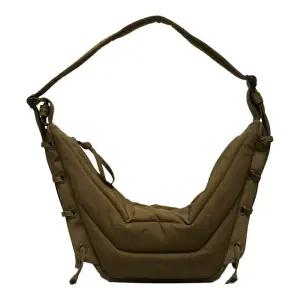 25FW 르메르 스몰 소프트 게임백 더스티카키 BG293 LF1330 641