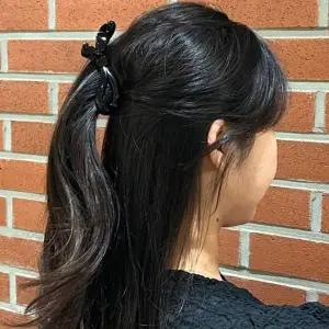 [콩심팥심]빗살 바나나핀 반묶음 헤어핀 블랙 리본 헤어장식 여성용 액세서리