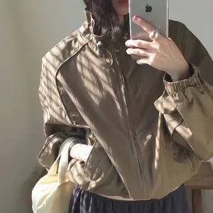 [메이비베이비] Outlier Jumper (카키브라운)