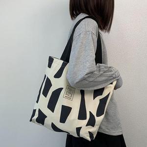 [OFKK4QR2]캔버스 소재 독특한 무늬 간편 숄더 에코백