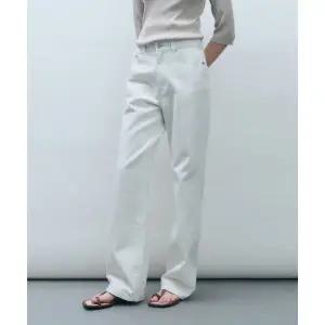몽돌 MONGDOL 셀럽픽 화이트 데님 스트레이트 팬츠 MDPT054WHITE 4354