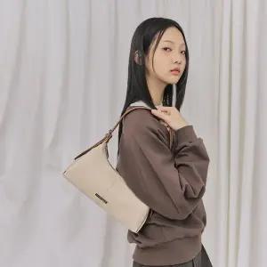 [LAP](신세계 사우스시티)TRAPEZIUM SHOULDER BAG AR7AB821