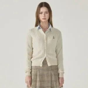 [롯데백화점]후아유 여성 Steve High Gauge Wool Cable Cardigan WHCKF2225F