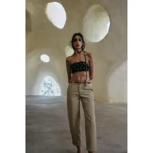 [정품] 자라 티셔츠 민소매 나시 반팔 ZARA 브레이드 벨트 치노 팬츠 - 라이트 카멜