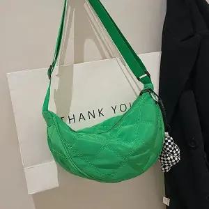 데일리 반달 퀼팅 가방 여성 캐주얼 크로스 백 그린