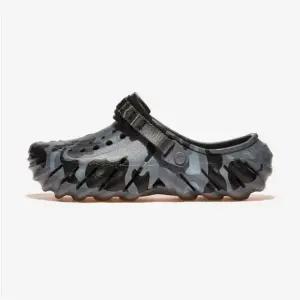 [그랜드스테이지] 크록스 에코 리덕스 클로그 CRS211981 CHARCOAL/BLACK