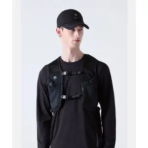 데상트 DESCENTE 경량 트레일 러닝 베스트 블랙 SQ323RBG71