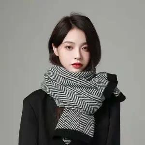 시크한 느낌의 무드 패션 데일리 여자 목도리 사선패턴 고급 겨울 머플러 여성용 한겨울 방한용품