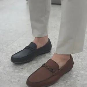 [탠디]남성 가죽스트랩 장식 데일리 로퍼  320047B_JK