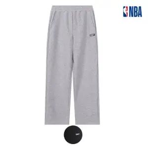 [롯데백화점]엔비에이 남여공용 스몰 로고 트레이닝팬츠 스트레이트 일자바지 (N235PT259P)
