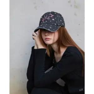 [갤러리아] [BLUE LABEL]  자수 포인트 캡 모자 (ER3OAH02)