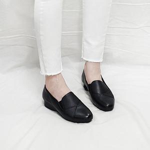 [디아]플보 사선라인 가죽 밴딩 쿠션 통굽 키높이 로퍼 4cm