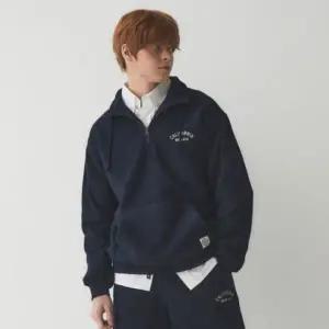 [롯데백화점]후아유 남녀공용 Fleece Pocket Half Zip-up WHMAE4V31U