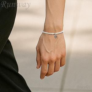 클루아조네코리아 팔찌 클래식 십자가 실버 참이 더해진 4mm 담수 진주 팔찌 Runway 2790LM
