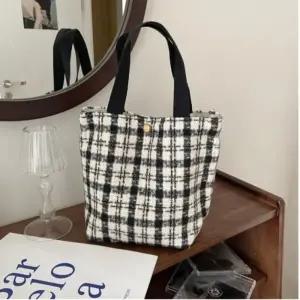 리에 체크 모직 미니 핸드백