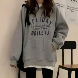 여성 그레이 루즈핏 롱 포켓 레터링 후드 티셔츠