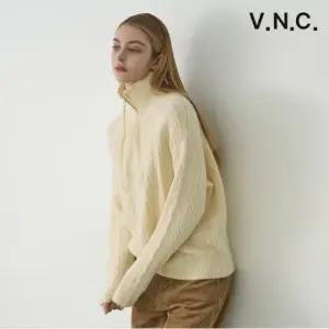 [본사] 정상가  69 000원 | 하프 집업 케이블 니트  VABLKH1)