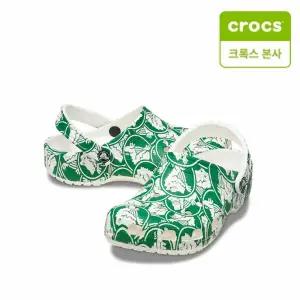 [크록스 본사] 클래식 듀크 프린트 클로그 210003-3WH