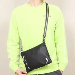 유행 작은 쇼퍼백 캐주얼 가방 트렌디 검정 메신저백-WFFL4L5