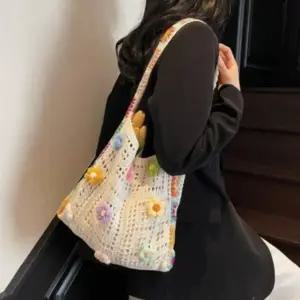 [다잇템] 여성 패턴 스웨터 꽃무늬 키치룩 숄더백