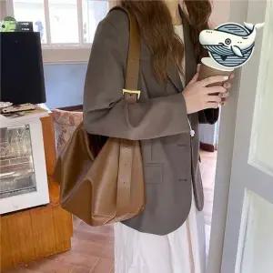 부드러운 크로스숄더백 오피스 숄더백 실용적인 미니백 호보백 반달백 나일론가방 스트릿패션