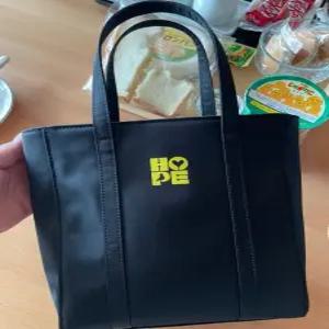 빌리언템 홉 Hope Tote Bag sale icon