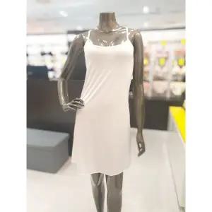 갤러리아 화이트 데일리 베이직 기본 슬립 WBWFS3I02A