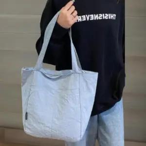 [다잇템] 여성 경량 보조가방 여행용 나일론 숄더백