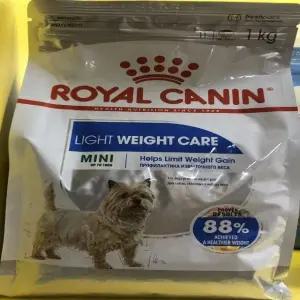 강아지 사료 로얄캐닌 케어 라이트 칼로리 조절용 1kg 웰빙 식사 (WFK0FYN)