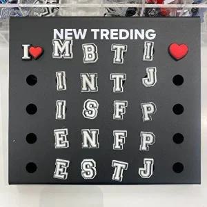 [셀러허브 1]크록스 HC02 알파벳 M JIBBITZ 영어 이니셜 매장발송 CROCS 신발 꾸미기 악세사리 참 파츠 레