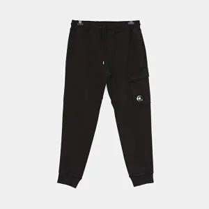 [CP COMPANY]CP컴퍼니 25SS 렌즈와펜 다이아고날 플리스 카고 스웨트 남성 팬츠 18CMSP100A 110044G 999
