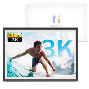 넥스포토 3K 디지털 액자 대형 13.5인치 32GB, 2.4GHz /5GHz 듀얼 밴드 포함 IPS 터치스크린, 앱 또는 이메일을 통해 사진 동영상 즉시 공유, 엄마 남성을 위한 선물