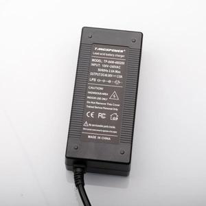 무소음 충전 하이 퀄리티 납산 배터리 PC IEC 커넥터 포함  57.6V 48V 2A