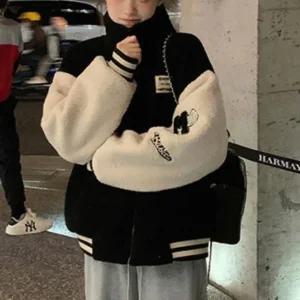 뽀송한 데일리룩 스타일링 데일리 재킷 우먼 패치 베이직양털 (WFJU1WD)
