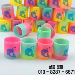 24PCS 레인보우 매직 스프링 서클 장난감 14세 이상 생일 파티는 손님을 선호합니다 경품 작은 선물 Pinata