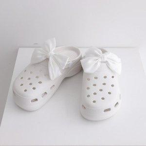 [신세계라이브쇼핑][옷자락] 여성 러블리 펀칭 고무 리본 아쿠아슈즈 물빠짐 샌들