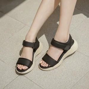 SOVO 볼튼 스트랩 스포티샌들 4cm