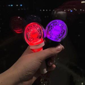 2NE1 미니 키링 흰색 발광 손전등 미니응원봉 세븐틴응원봉