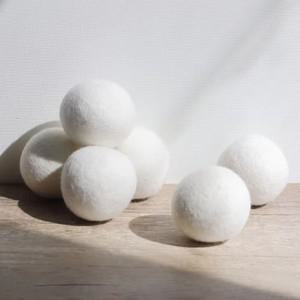 6Pcs 천연 양모 건조기 공 섬유 유연제 재사용 가능 저자극성 화학 물질이없는 정전기 방지 보풀없는 세탁