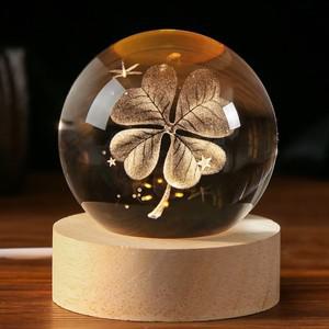 3D 네잎클로버 크리스탈 볼 6cm 장식 구체 나무 LED 스탠드 포함 홈데코 행운의 수집