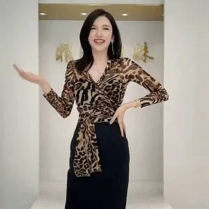 라인댄스복상의 레오파드 V넥 시스루 셔츠 묶는 허리