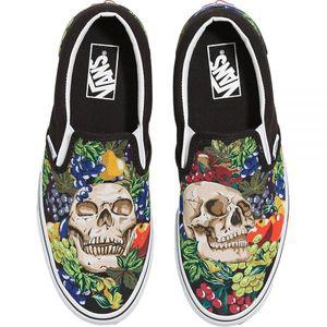 Vans 남성용 클래식 슬립온, 프루트 스컬/블랙/화이트, 9.5 여성/8 남성, 과일 해골/블랙/화이트