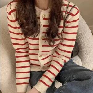 고급스러운 단추 스트라이프 무늬 니트 크롭 가디건뜨개 배색 간절기 여성 줄가디건 미니