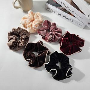 국산 벨벳 헤어끈 예쁜색의 파이핑과 조화를 이룬 머리끈 스크런치 곱창밴드 헤어슈슈 1554