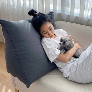 [더베딩샵]삼각 등받이 쿠션 허리 등 쇼파 침대 면 중형