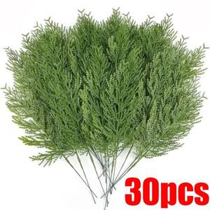 식물 30/1PCS 크리스마스 인공 소나무 가지 녹색 가짜 식물 잎 DIY 크리스마스 트리 화환 선물 장식 크리스