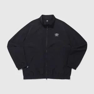 [엄브로] 클래식 스탠넥 웜업 바람막이 자켓 UQ221CJK41-BLK0