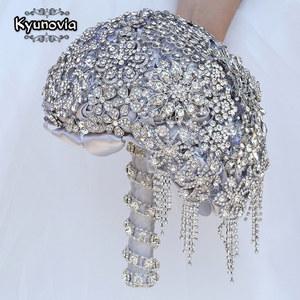 Kyunovia 캐스 케이 딩 티어 부케, 실버 브로치 부케, 웨딩 액세서리 쥬얼리 부케, 크리스탈 캐스케이드 부케 FE69