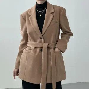 여자 연말룩 겨울 벨트 싱글버튼 올드머니 하프 코트_4